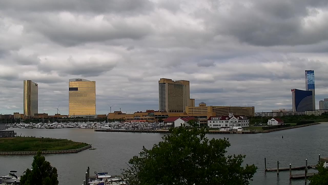 AC Aquarium Widows Walk Looking West — Atlantic City, NJ live camera thumbnail
