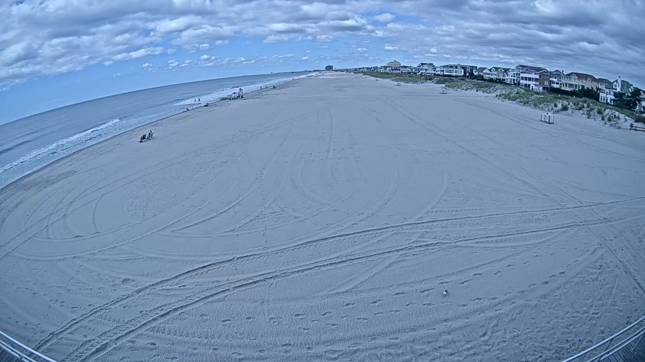 Ventnor City Fishing Pier Looking South — Ventnor, NJ live camera thumbnail